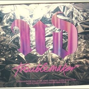 NIB URBAN DECAY "TROUBLE MAKER" EYE-SHADOW KIT